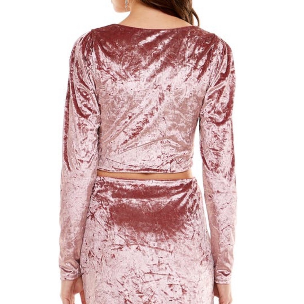 NWT Wayf X Emma Rose Samantha Ruched Long Sleeve Velvet Crop Top Fall Velour - Picture 3 of 8
